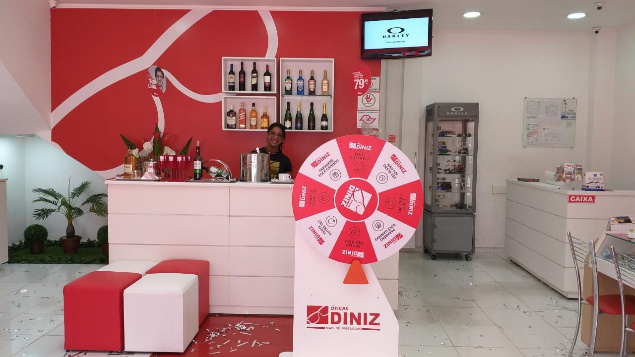 evento para inauguracao de loja Oticas Diniz